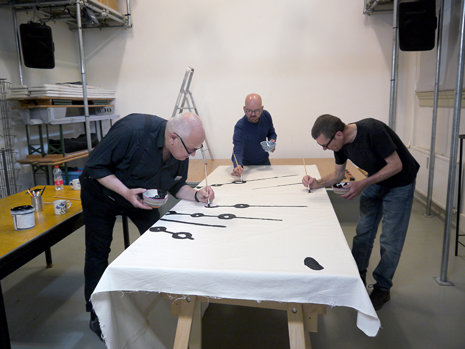 Maria, keizerin van Dordt, Workshop Arnold Schalks: David, Pieter and Arnold color the motif neatly black within the lines